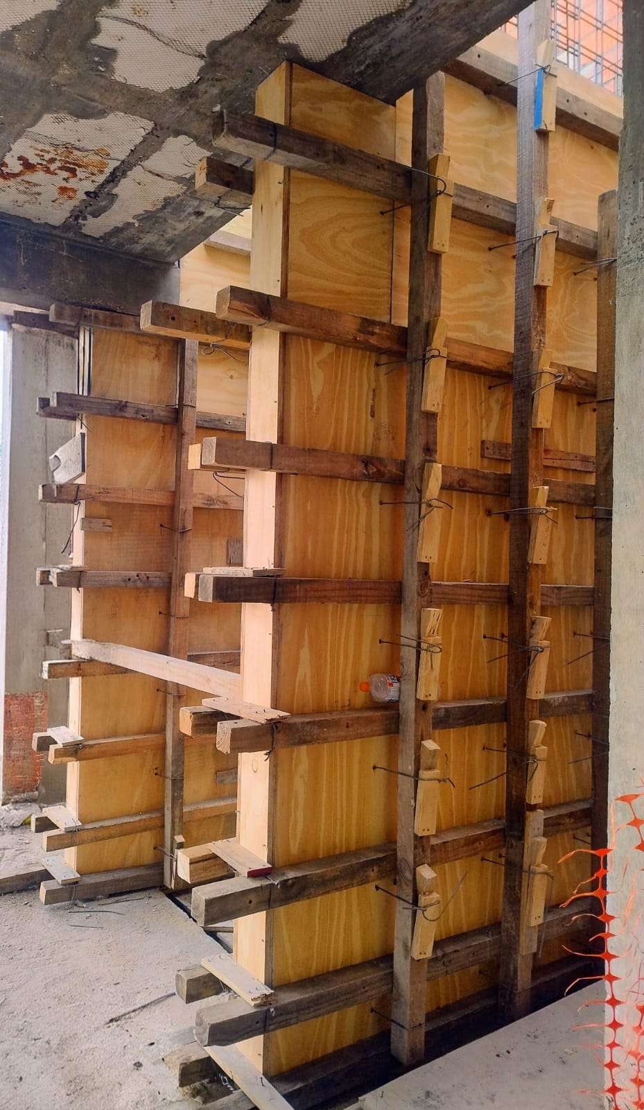 Encofrado de estructura comercial